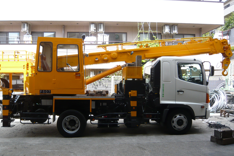 軌陸両用大型クレーン車