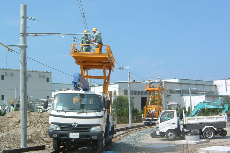 軌陸両用ユニッククレーン車